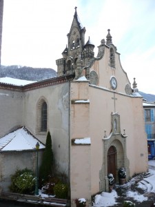 Place centrale. L'église St Etienne